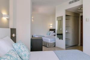 Postel nebo postele na pokoji v ubytování ILUNION Palmanova Mallorca