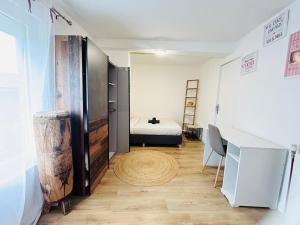 Afbeelding uit fotogalerij van X - Le Studio des Songes - proche de la gare in Riorges