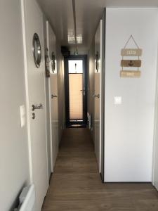 石勒苏益格Hausboot Fjord Nordstern mit Dachterrasse in Schleswig的相册照片