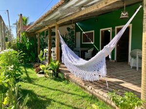 CruzVila Goa Beira Mar - Prea的房子前面的吊床