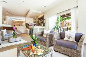 A seating area at Hotel Villa Margherita