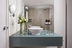a bathroom with a sink and a mirror at NH Sintra Centro in Sintra