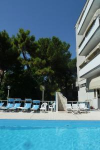 Bazén v ubytování Hotel Astra nebo v jeho okolí