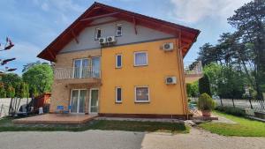 Budova, v ktorej sa apartmán nachádza