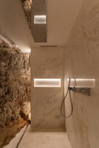 Koupelna v ubytování Νumi Boutique Hotel