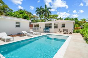 Bazén v ubytování Charming Pool Getaway, Near DT Beach Adventures nebo v jeho okolí