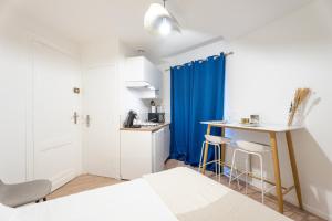Kuchyň nebo kuchyňský kout v ubytování THEM'APPARTS BORDEAUX Sainte Croix
