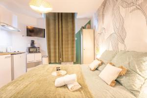 Postel nebo postele na pokoji v ubytování THEM'APPARTS BORDEAUX Sainte Croix