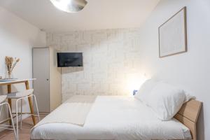 Postel nebo postele na pokoji v ubytování THEM'APPARTS BORDEAUX Sainte Croix