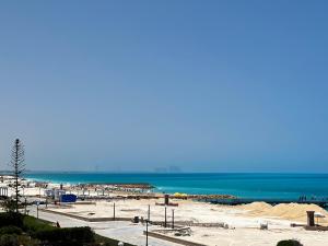 Gallery image of Beachfront Chalet in Green Beach, North Coast in El Alamein +18 photos