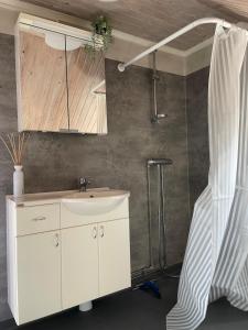 a bathroom with a sink and a shower at Hus på bondgård in Gunnarskog +26 photos