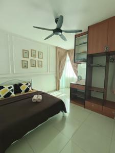 a bedroom with a bed and a ceiling fan at CP11 Putrajaya strictly 6pax and 2cars in Putrajaya +13 photos