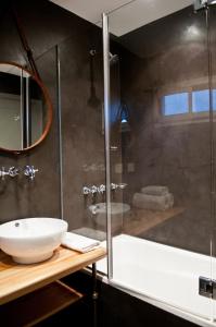 Ett badrum på Hotel Clasico