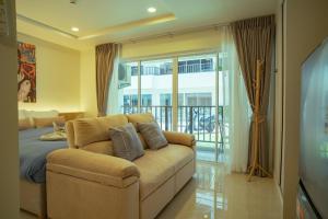 Χώρος καθιστικού στο The Terraza Condo