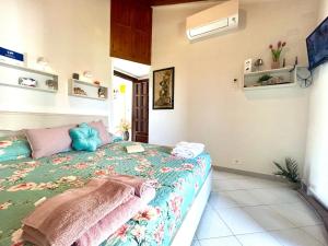 Ένα ή περισσότερα κρεβάτια σε δωμάτιο στο Villa La Rosa by Holiday World