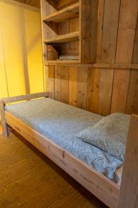 Postel nebo postele na pokoji v ubytování Hoeve Linnerveld XL