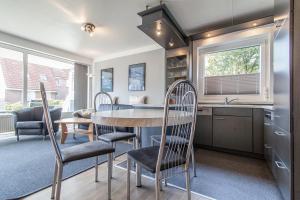 a kitchen and dining room with a table and chairs at Inselschatz in Langeoog