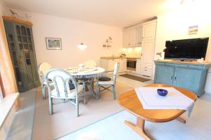 a kitchen and dining room with a table and chairs at MeeresZeit in Langeoog