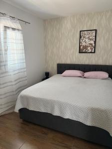 Ένα ή περισσότερα κρεβάτια σε δωμάτιο στο Apartment K&M