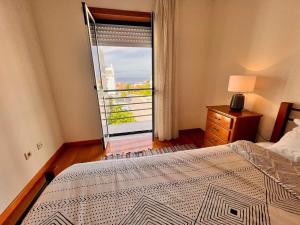 Ένα ή περισσότερα κρεβάτια σε δωμάτιο στο Waterfront View Apartment - Casa Alegra