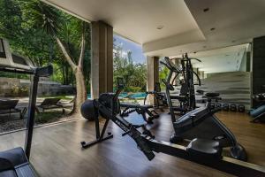 um ginásio com equipamento cardiovascular numa casa em Grão Vasco - Historic Hotel and SPA em Viseu
