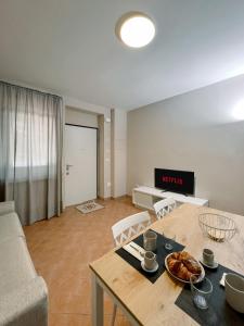 a living room with a table and a couch at Al Giardino del Pepe in Lanciano