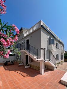 a house with a staircase on the side of it at Al Giardino del Pepe in Lanciano