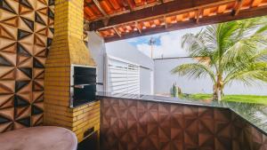 Μια τηλεόραση ή/και κέντρο ψυχαγωγίας στο Casa com WiFi, churrasqueira e otima localizacao