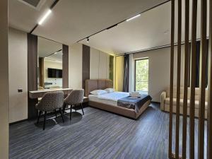 Postel nebo postele na pokoji v ubytování Tskaltubo Epic Hotel & Spa
