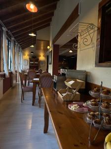 Comida en o cerca de este hotel
