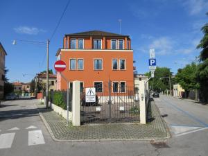 Gallery image of Train Station Apartments in Marghera