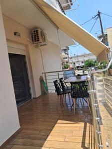 Ban công/sân hiên tại Ruby's Apartments Platamonas