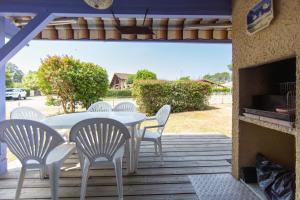 Aftenunderholdning for gæster der bor på MAISON CRI-CRI à Arès