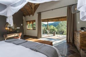 Nespecifikovaný výhled na hory nebo výhled na hory při pohledu z hotelu