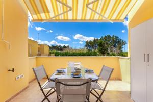 Balkoni atau teres di Torre Saracena Apartment by BarbarHouse +15 gambar