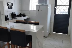 Η κουζίνα ή μικρή κουζίνα στο Residencial Setti 3 Carmo