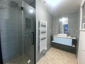 Ένα μπάνιο στο Villa les Dunes les pieds dans le sable SPA 5ch +34 φωτογραφίες