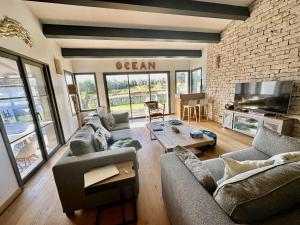 Χώρος καθιστικού στο Villa les Dunes les pieds dans le sable SPA 5ch