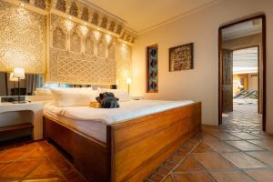 Ein Bett oder Betten in einem Zimmer der Unterkunft El Refugio Apartments & Villa