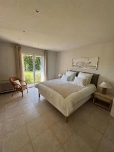 Postel nebo postele na pokoji v ubytování Villa Domaine 4 seasons Valbonne + 19 fotografií