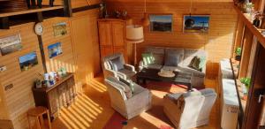 an overhead view of a living room with a couch and chairs at Ferienhaus Bernau13, Rechbergblick in Bernau im Schwarzwald
