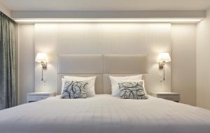 Postel nebo postele na pokoji v ubytování Mondorf Parc Hotel & Spa