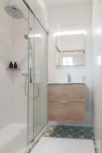 a bathroom with a shower with a glass door at Les Clavendiers - Le Refuge in Nuits-Saint-Georges