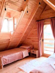 Letto o letti in una camera di Magical Log House