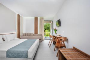 Postel nebo postele na pokoji v ubytování Iris Hotel