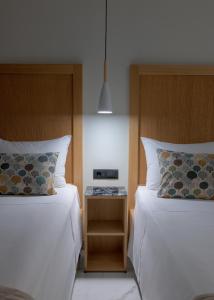 Postel nebo postele na pokoji v ubytování Nirvana Beach Hotel
