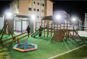 Ein Kinderspielbereich in der Unterkunft Apartamento Completo Mobiliado