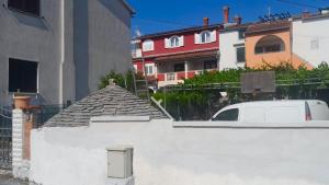 Budova, v ktorej sa apartmán nachádza