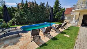 Bazén v ubytovaní Apartment Siofok, Lake Balaton 16 alebo v jeho blízkosti