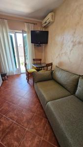 TV a/nebo společenská místnost v ubytování LAV Apartments